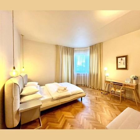 City Center Unirii Square Private Rooms With City View - Shared Amenities Bucureşti Ngoại thất bức ảnh