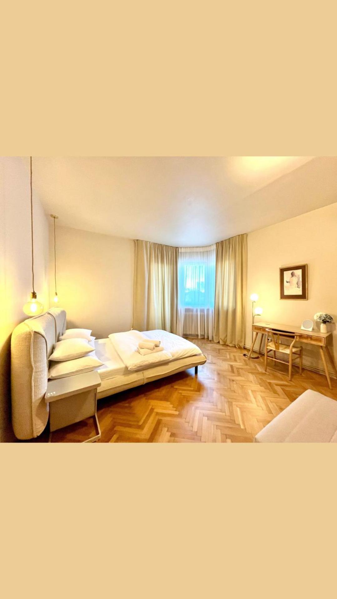City Center Unirii Square Private Rooms With City View - Shared Amenities Bucureşti Ngoại thất bức ảnh